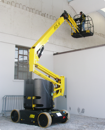 曲臂式高空作业平台